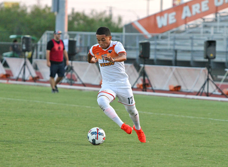 MSoccer0828_OL