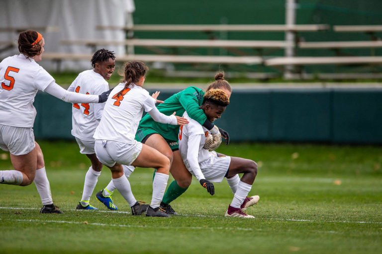 Wsoccer1105WEB2
