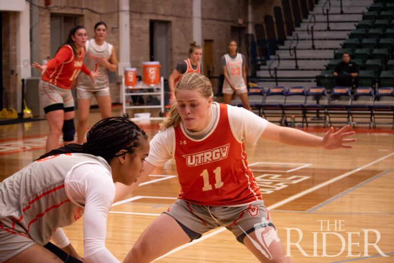 WBasketball1107-OL-6