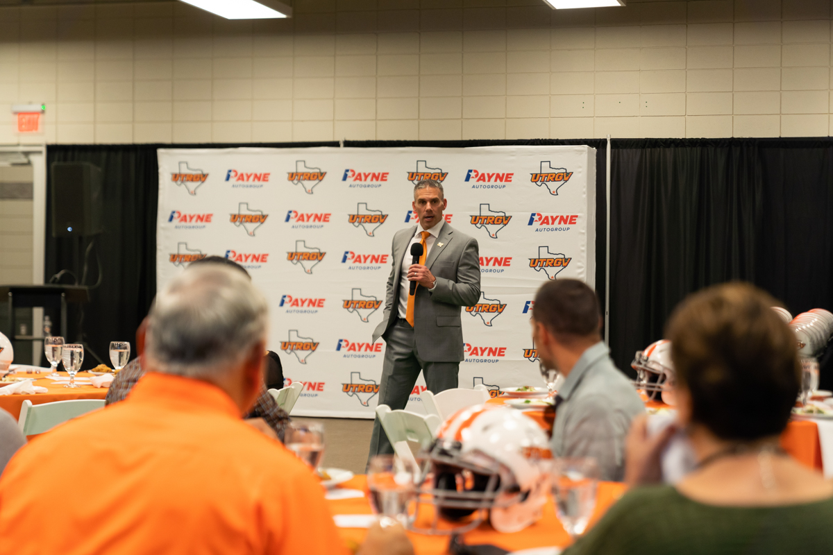 FootballCut0117-OL-1 FootballCut0117-OL-1