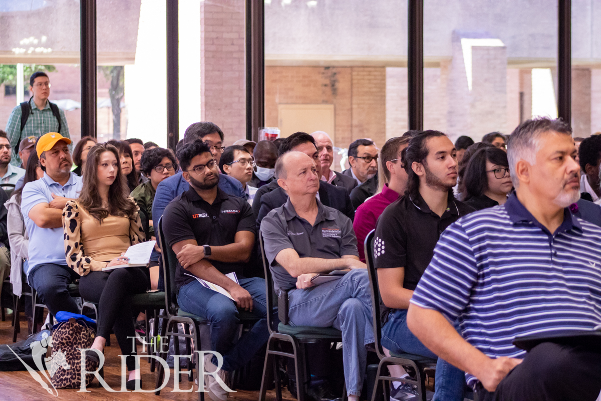 SpeakerCut0417-L-OL-8