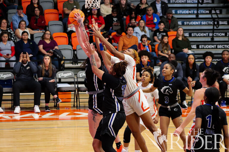 WBasketballcuts0118-1