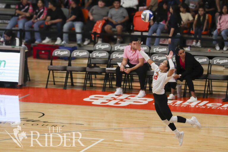 UTRGV_volleyball_game-2