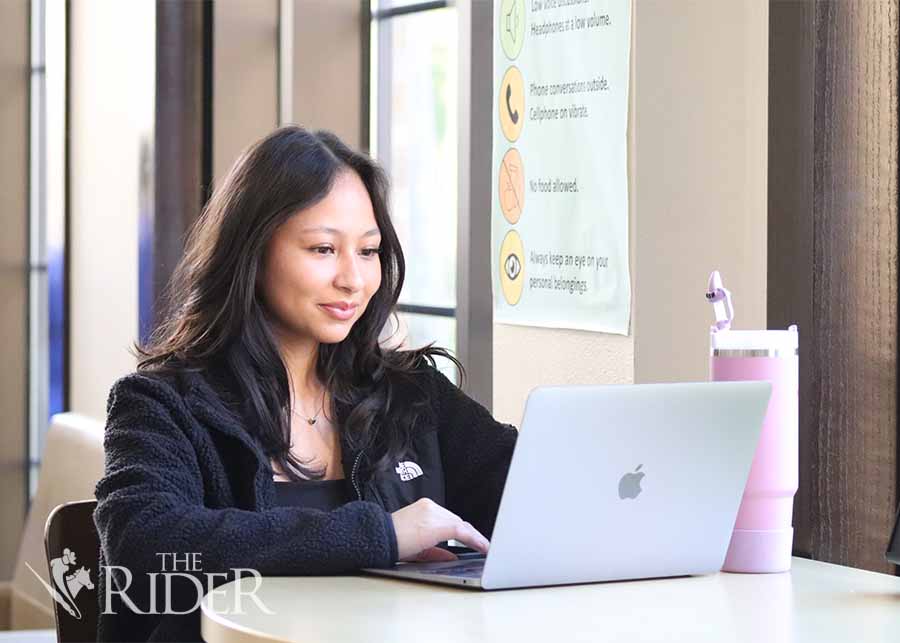 Alexus Hernandez, exercise science senior, studies after class Wednesday in the University Library on the Brownsville campus. Sofía Cantú Sauceda/ THE RIDER