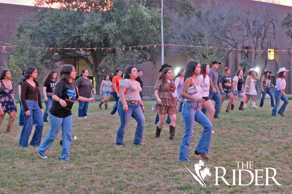 UTRGV students learn lineback dancing during the Vaqueros Boots & BBQ event Thursday evening on the Quad on the Edinburg campus.
Angel Ballesteros/THE RIDER