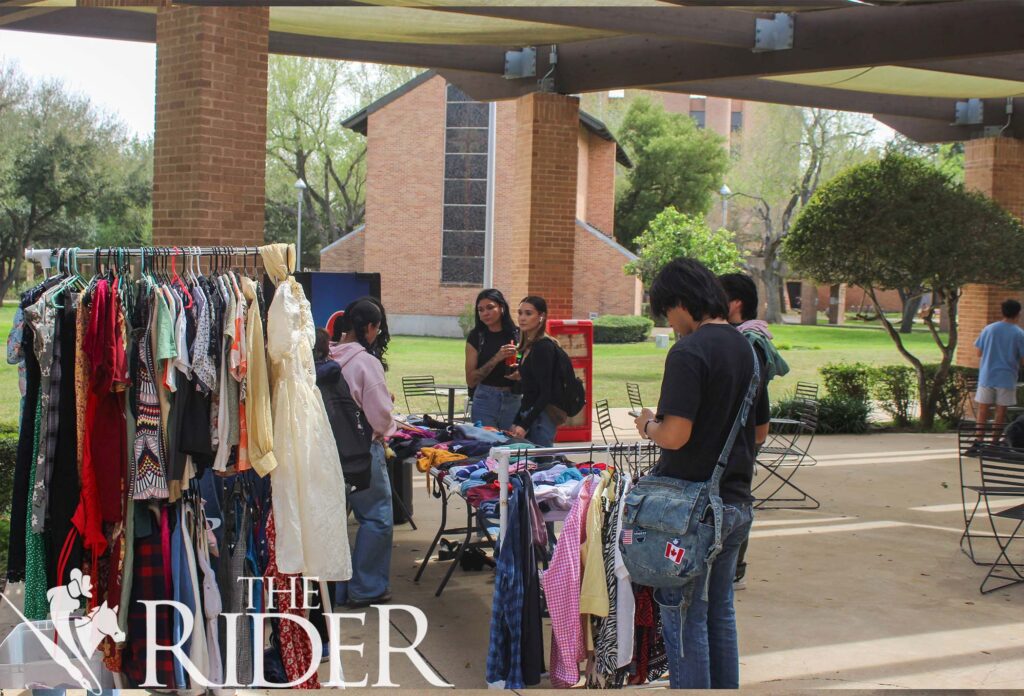A student crowd gathers around the House of Fashion vintage pop-up store Tuesday on the Student Union patio on the Edinburg campus. Jose Rodriguez/THE RIDER